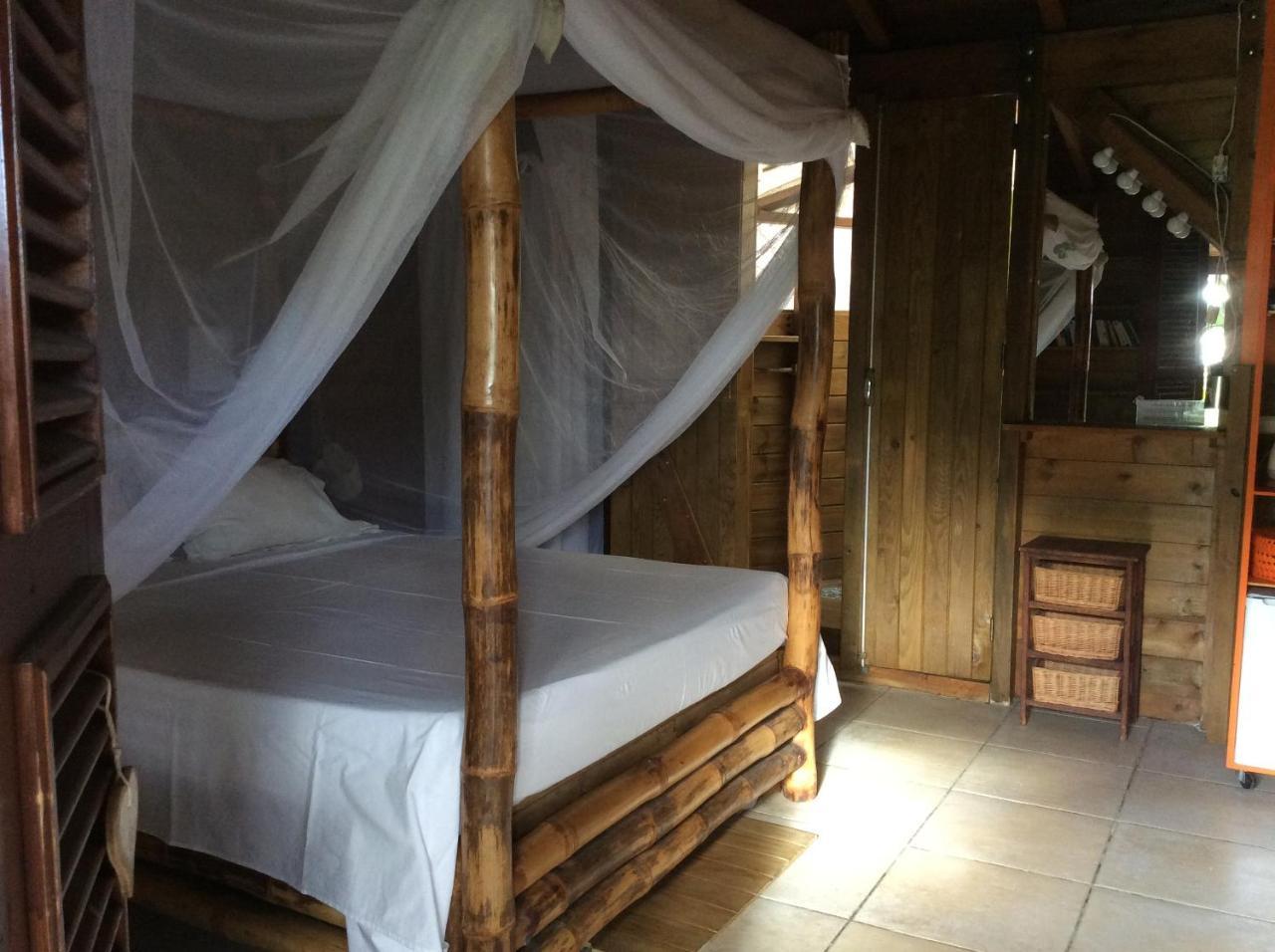 デエエ Ali-Nais Location Bed & Breakfast エクステリア 写真